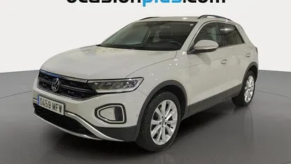 Usado VW T-Roc Life 150 CV (110 kW) 2023 Gris SUV