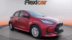 Usado 2023 Toyota Yaris Hybrid Active Berlina | 17.490 € (Super precio)