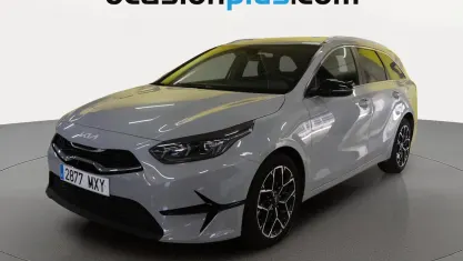 Käytetty Kia Ceed Style 100 HP (73 kW) 2025 Harmaa Viistoperä