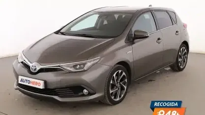 Usado Toyota Auris Hybrid Active 136 CV (100 kW) 2016 Gris Berlina