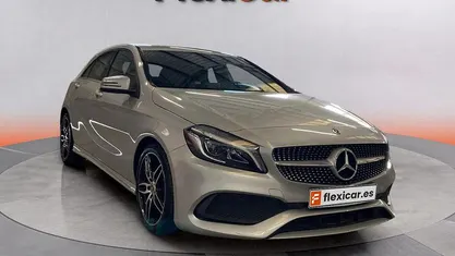 Usado Mercedes A180 122 CV (89 kW) 2018 Gris Utilitario