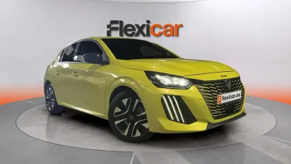 Usado Peugeot 208 Allure 101 CV (74 kW) 2025 Amarillo Utilitario