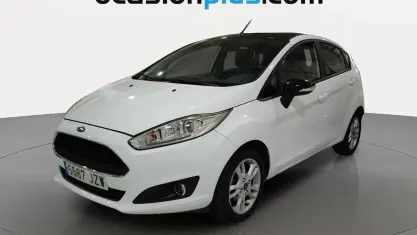 Usado Ford Fiesta Trend 101 CV (74 kW) 2017 Blanco Utilitario