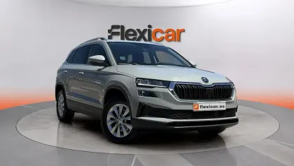 Usado Skoda Karoq 150 CV (110 kW) 2024 Gris SUV