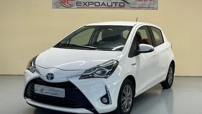Blanco Usado 2020 Toyota Yaris Hybrid Active Utilitario | 17.900 € (Precio justo)