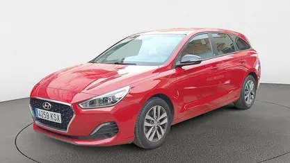 Usado Hyundai i30 GO! 120 CV (88 kW) 2019 Rojo Familiar
