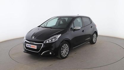 Usado Peugeot 208 Signature Sky 82 CV (60 kW) 2019 Negro Utilitario