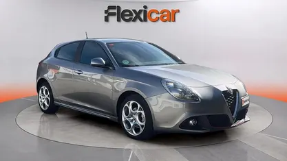 Usado Alfa Romeo Giulietta 120 CV (88 kW) 2018 Gris Utilitario
