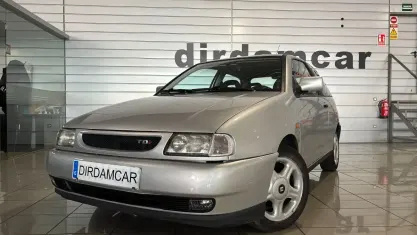 Usado Seat Ibiza 110 CV (80 kW) 1998 Gris / plata Utilitario