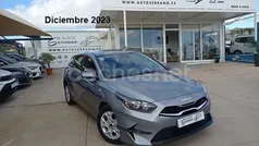 Gris Usado 2023 Kia Ceed Berlina | 17.950 € (Precio justo)