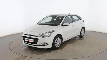 Usado Hyundai i20 85 CV (62 kW) 2015 Blanco Berlina
