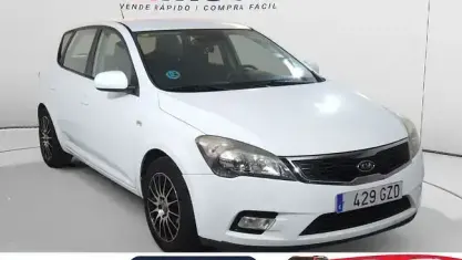 Usado Kia Ceed Style 91 CV (66 kW) 2010 Gris Utilitario