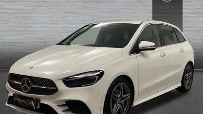Usado Mercedes B200 AMG line 150 CV (110 kW) 2024 Blanco Monovolumen