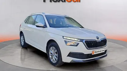 Usado Skoda Kamiq Ambition 110 CV (80 kW) 2021 Blanco SUV