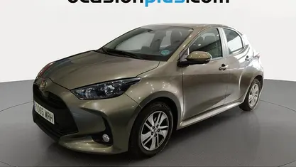 Usado Toyota Yaris Edition 125 CV (91 kW) 2024 Marrón Utilitario