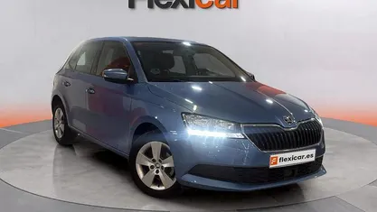 Usado Skoda Fabia Ambition 95 CV (69 kW) 2019 Azul Berlina