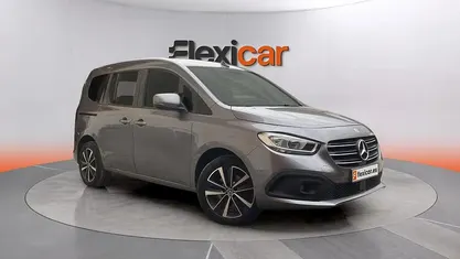 Usado Mercedes T180 116 CV (85 kW) 2023 Gris Monovolumen
