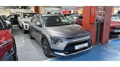Gris Usado 2023 Kia Niro SUV | 23.900 € (Precio justo)