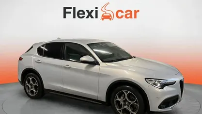 Usado Alfa Romeo Stelvio Sprint 160 CV (117 kW) 2022 Gris SUV
