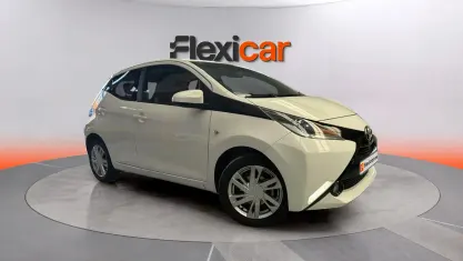 Usado Toyota Aygo X-cite 72 CV (52 kW) 2016 Blanco Utilitario