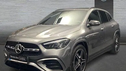 Usado Mercedes GLA200 AMG line 150 CV (110 kW) 2025 Gris montaña SUV