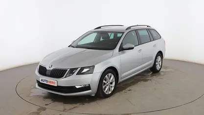 Gris Usado 2018 Skoda Octavia Ambition Familiar | 11.999 € (Precio justo)