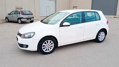 Usado VW Golf VII 105 CV (77 kW) 2012 Blanco Berlina