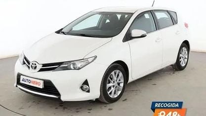Usado Toyota Auris Active 90 CV (66 kW) 2014 Blanco Berlina
