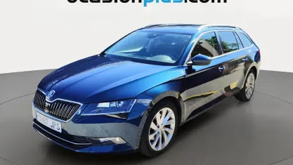 Usado Skoda Superb Ambition 150 CV (110 kW) 2016 Azul Familiar