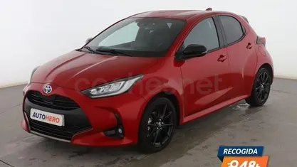 Usado Toyota Yaris Hybrid Style 116 CV (85 kW) 2022 Rojo Berlina