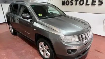 Usado Jeep Compass Sport 136 CV (100 kW) 2012 Gris / plata SUV