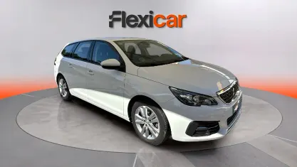 Usado Peugeot 308 Style 100 CV (73 kW) 2020 Blanco Familiar