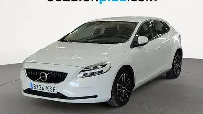 Usado Volvo V40 Momentum 122 CV (89 kW) 2018 Blanco Familiar