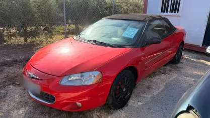 Usado Chrysler Sebring Cabriolet 140 CV (102 kW) 2003 Rojo Descapotable