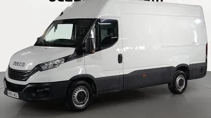 Usado Iveco Daily 156 CV (114 kW) 2023 Blanco Familiar