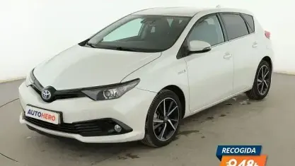 Begagnad Toyota Auris Hybrid Active 136 HK (100 kW) 2019 Vit Sedan