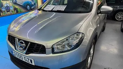 Gris / plata Usado 2010 Nissan Qashqai Tekna SUV | 7990 € (Precio justo)