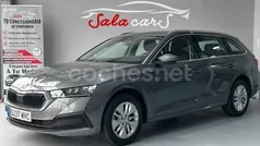 Gris / plata Usado 2023 Skoda Octavia Ambition Familiar | 23.800 € (Precio justo)