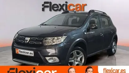 Usado Dacia Sandero Essentiel 75 CV (55 kW) 2019 Gris Utilitario