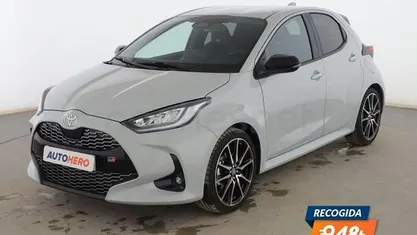Usado Toyota Yaris Hybrid Sport 131 CV (96 kW) 2024 Gris Berlina