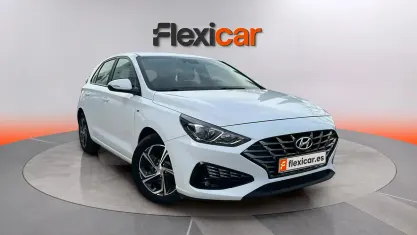 Usado Hyundai i30 120 CV (88 kW) 2020 Blanco Berlina