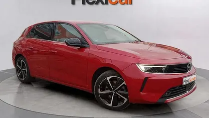 Usado Opel Astra Elegance 131 CV (96 kW) 2023 Granate Berlina