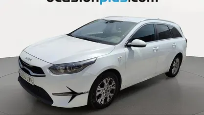 Käytetty Kia Ceed 136 HP (100 kW) 2022 Valkoinen Viistoperä