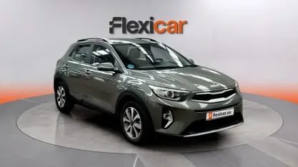 Usado Kia Stonic 84 HP (61 kW) 2022 Cinzento SUV