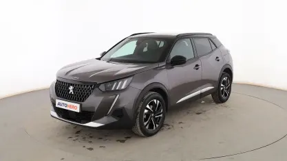Usado Peugeot 2008 GT 131 CV (96 kW) 2023 Gris SUV