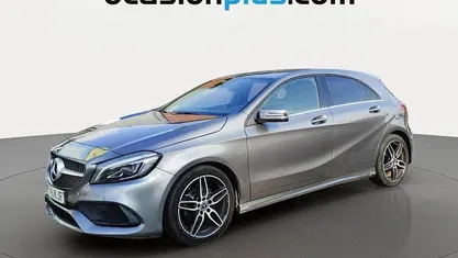 Usado Mercedes A180 122 CV (89 kW) 2018 Gris Utilitario