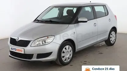 Usado Skoda Fabia Ambition 86 CV (63 kW) 2014 Gris Utilitario