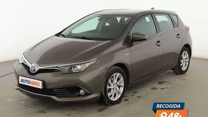 Usado Toyota Auris Hybrid Active 136 CV (100 kW) 2018 Gris Berlina