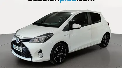 Usado Toyota Yaris Hybrid 100 CV (73 kW) 2016 Blanco Utilitario