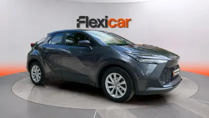 Begagnad Toyota C-HR Active 140 HK (102 kW) 2024 Grå SUV